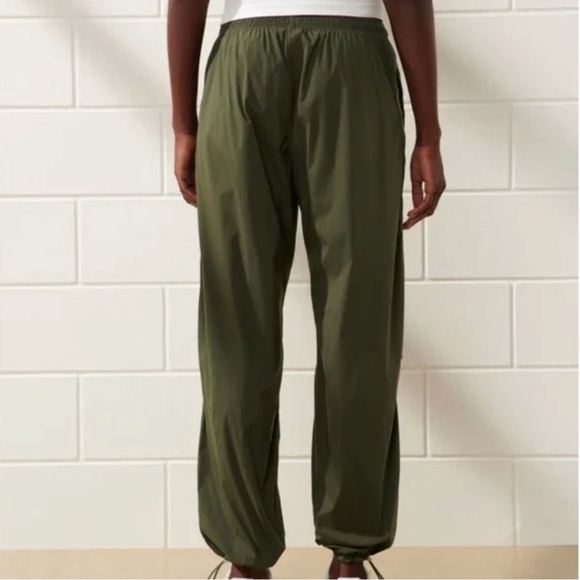 Abercrombie & Fitch YPB Crinkle Nylon Parachute Jogger Pants Olive Green XS - Picture 2 of 12